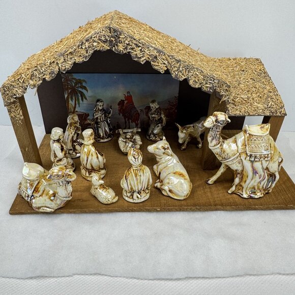Vintage 13 pc Manger Nativity Set Gold Ceramic Figurines Wood Straw Christmas - Picture 14 of 16